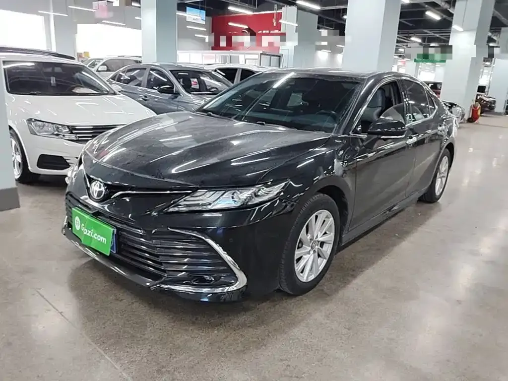 Toyota Camry — фото 1
