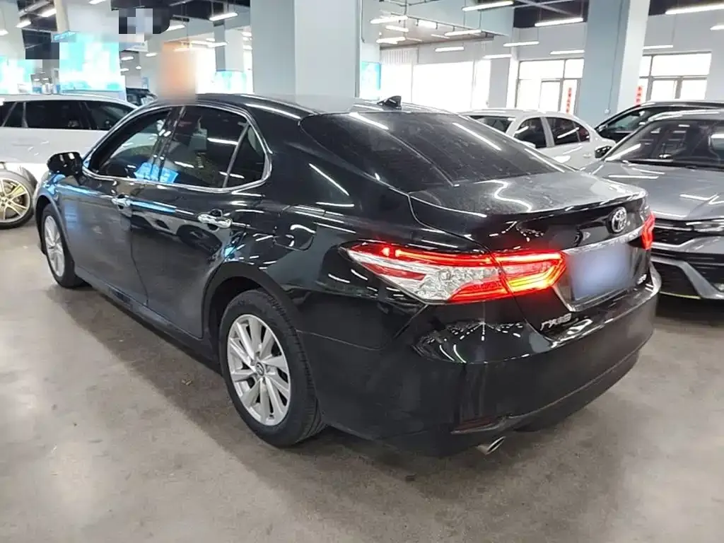 Toyota Camry — фото 4