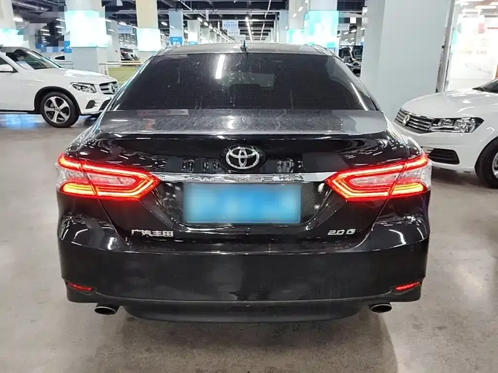 Toyota Camry — фото 8