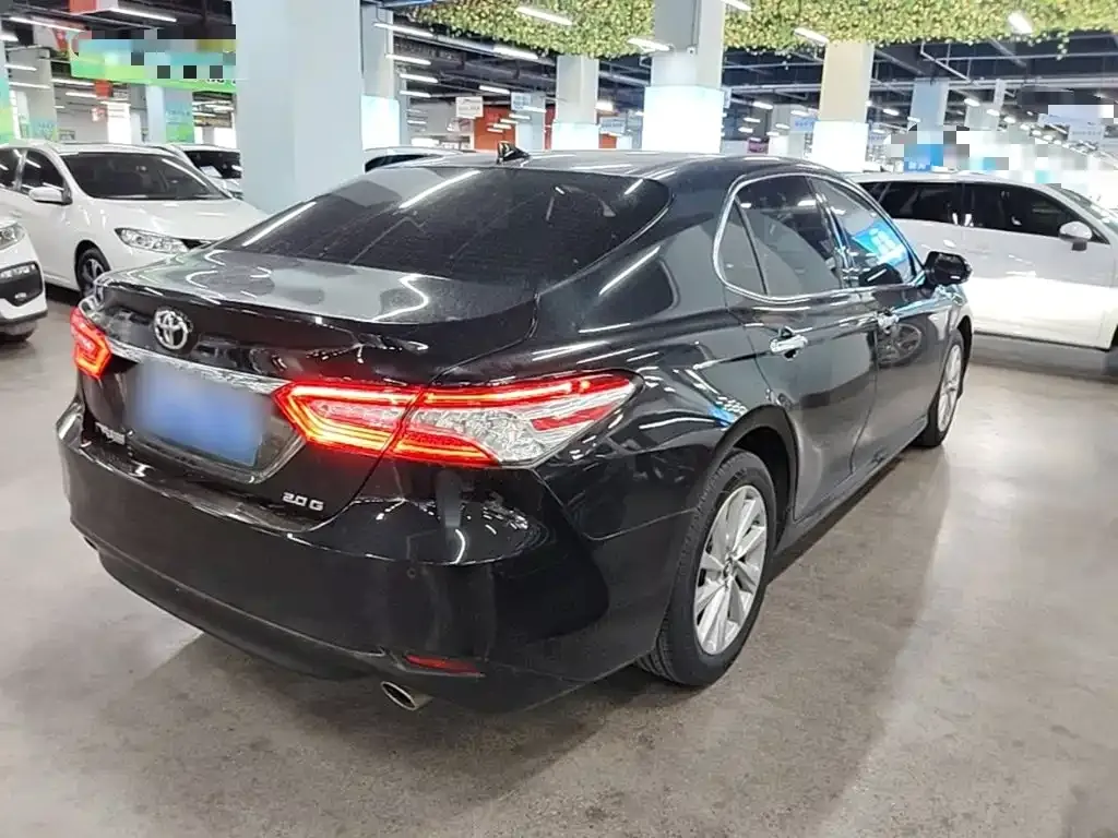 Toyota Camry — фото 6