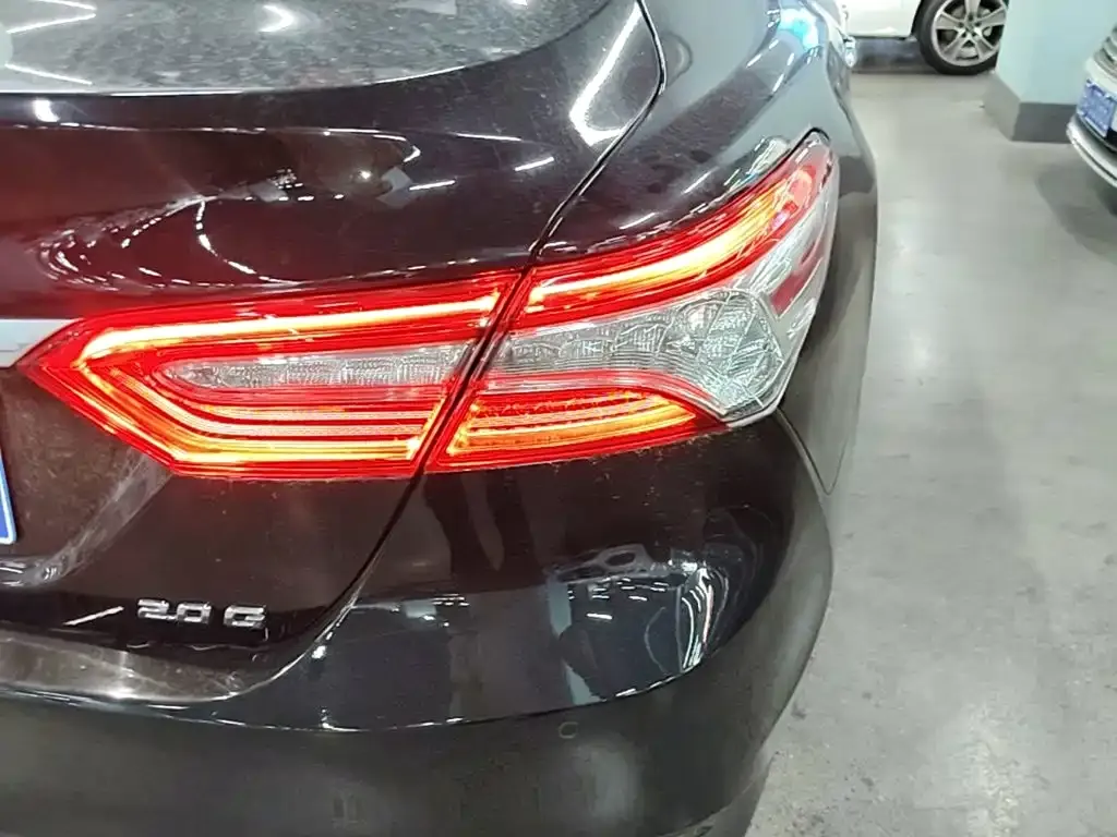 Toyota Camry — фото 5