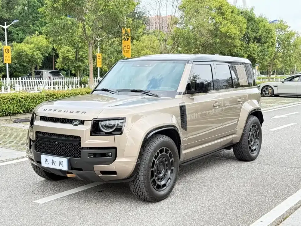 Land Rover Defender — фото 1