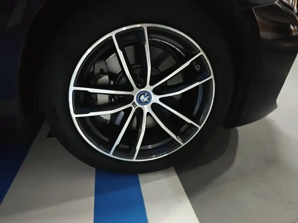 BMW 5 Series New Energy — фото 9