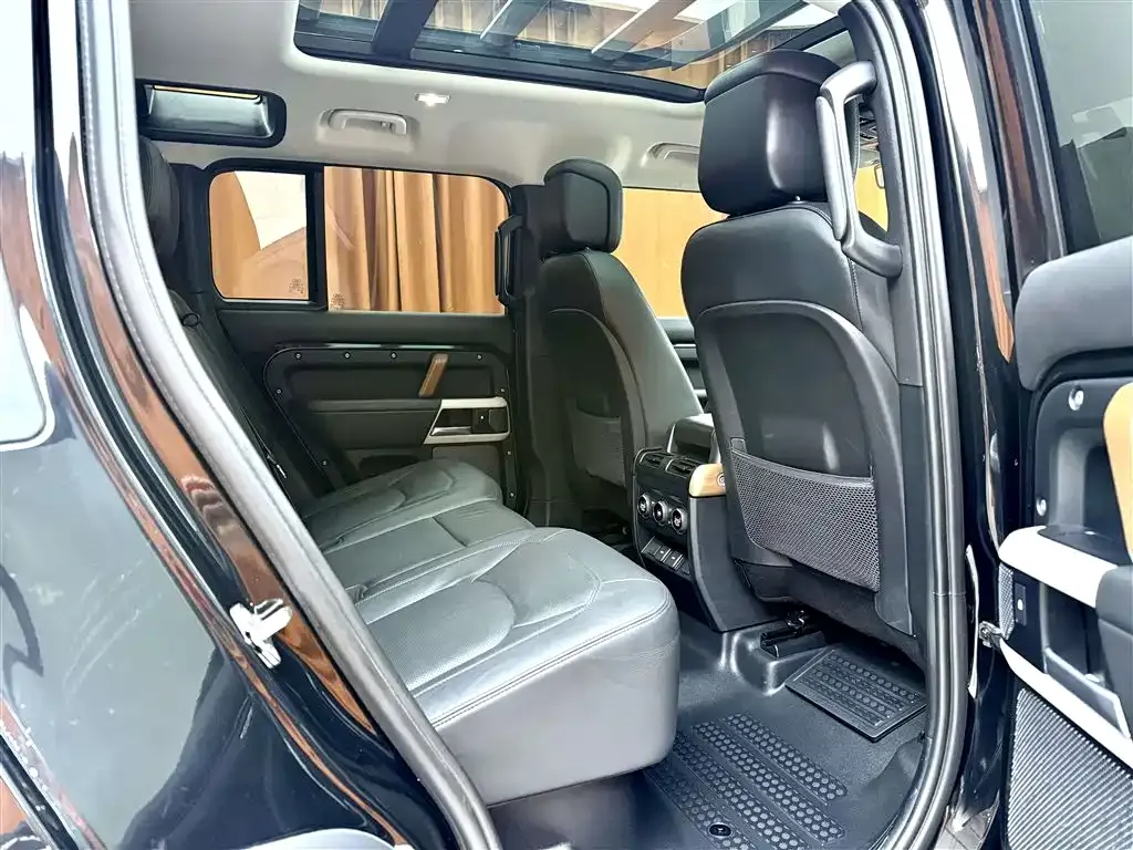 Land Rover Defender — фото 10