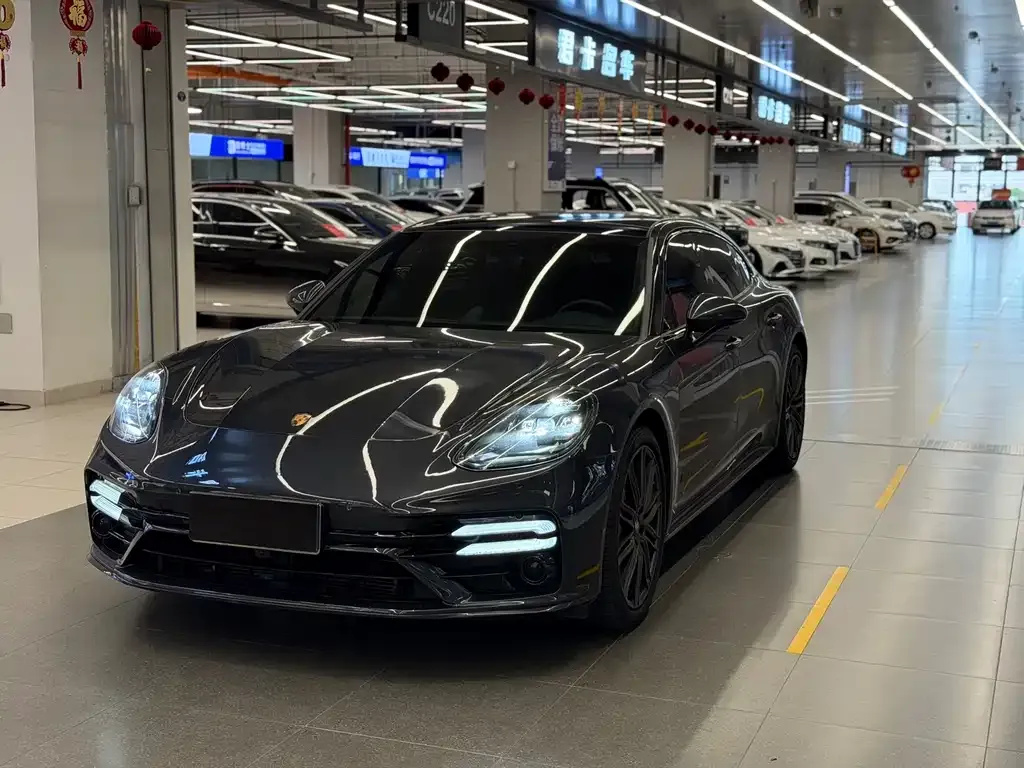 Porsche Panamera — фото 1