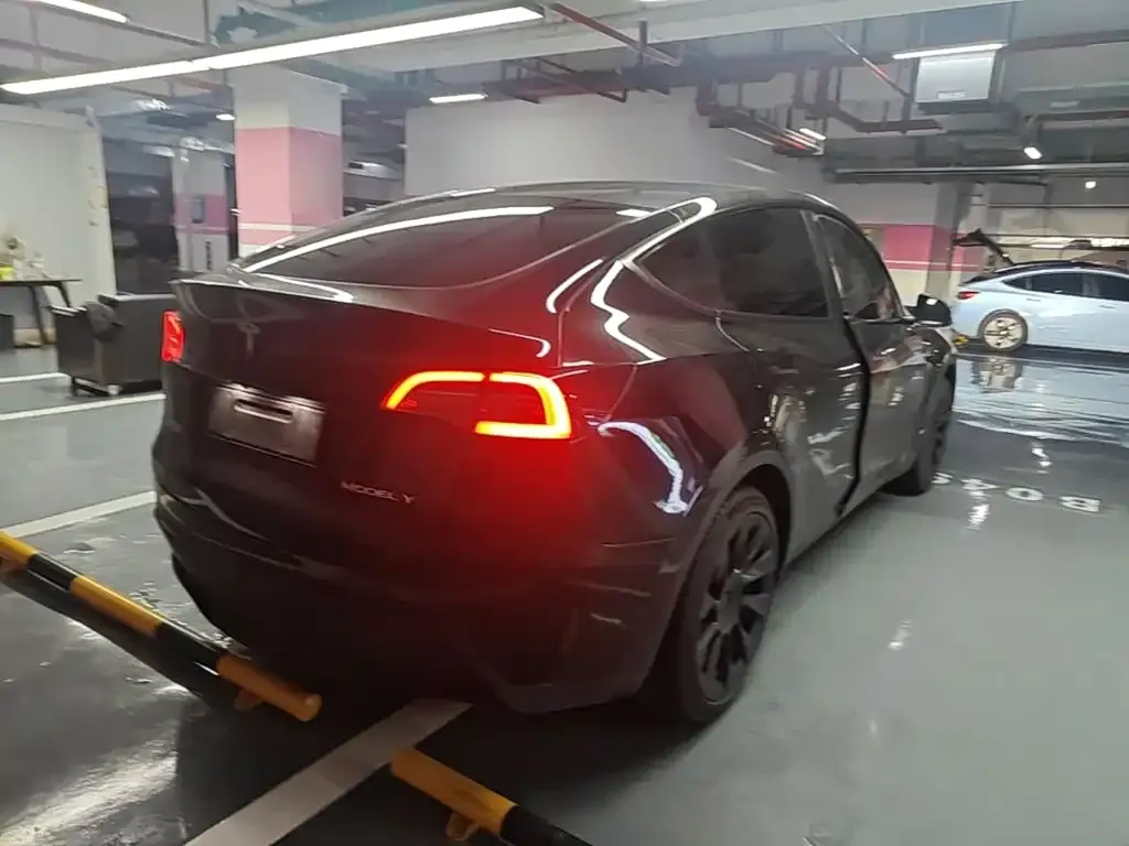 Tesla Model Y — фото 6