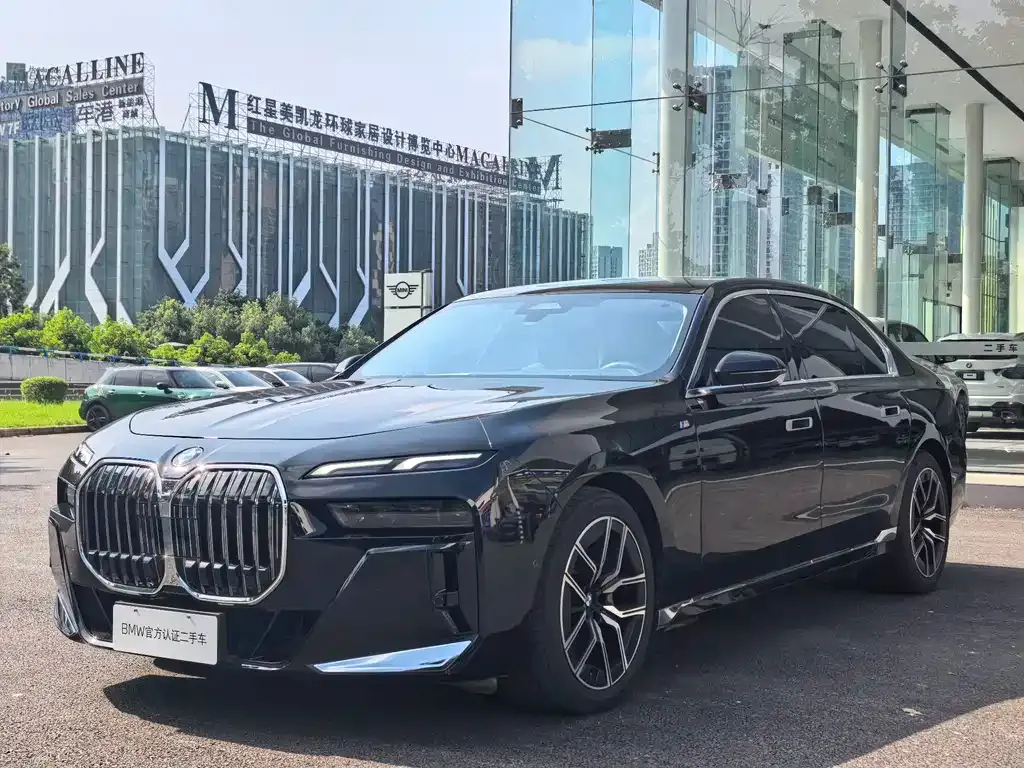BMW 7 Series — фото 1