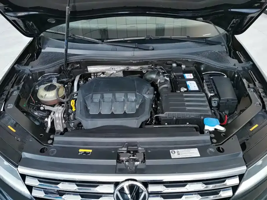 Volkswagen Tiguan L — фото 9