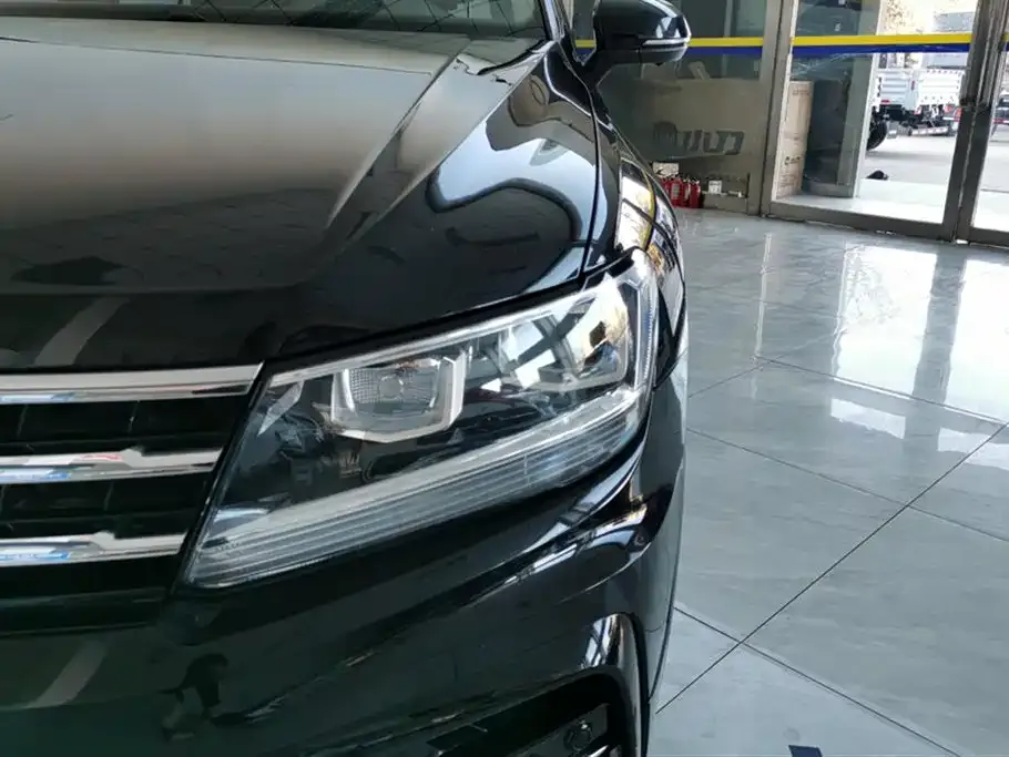 Volkswagen Tiguan L — фото 7