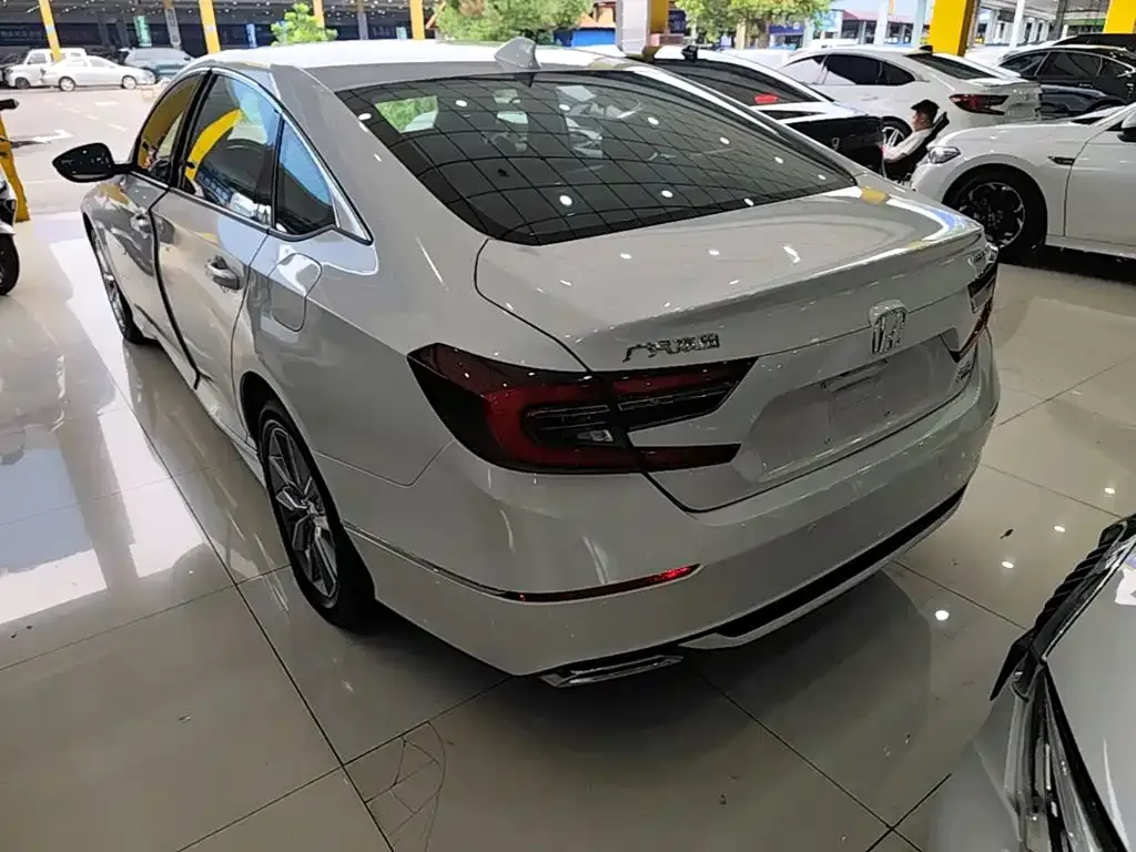 Honda Accord — фото 5