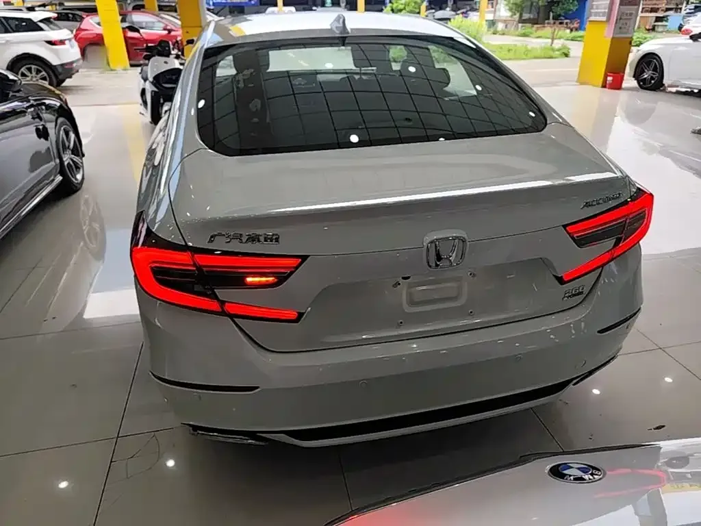 Honda Accord — фото 4