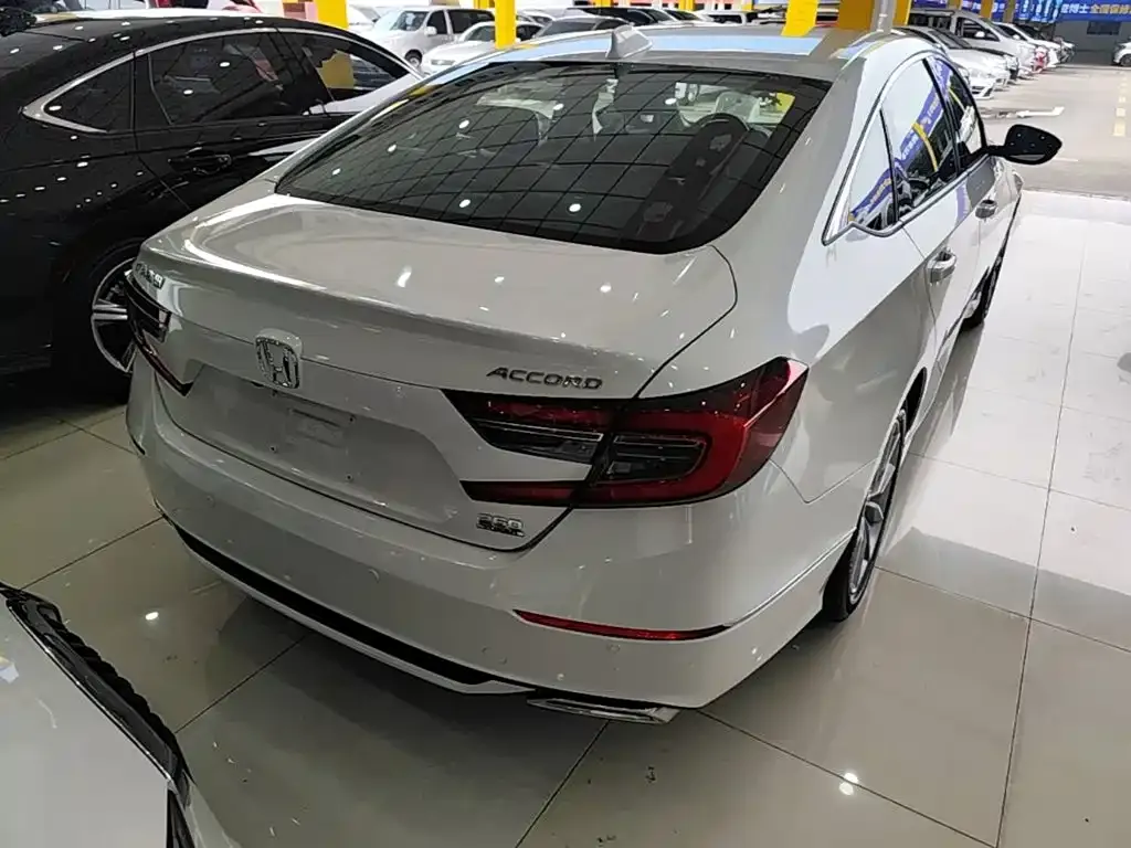 Honda Accord — фото 10