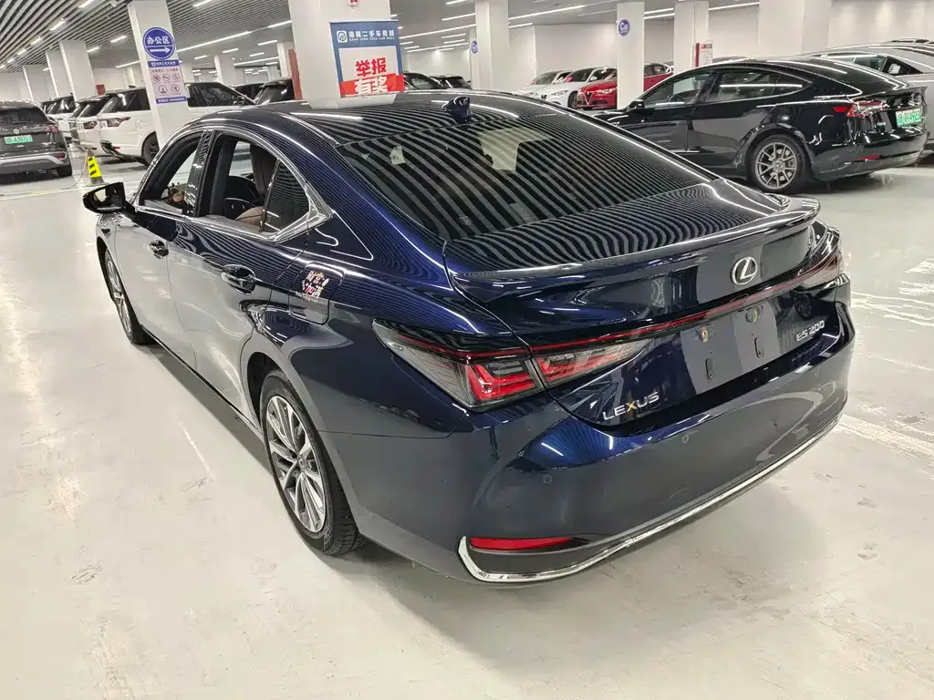Lexus ES — фото 10
