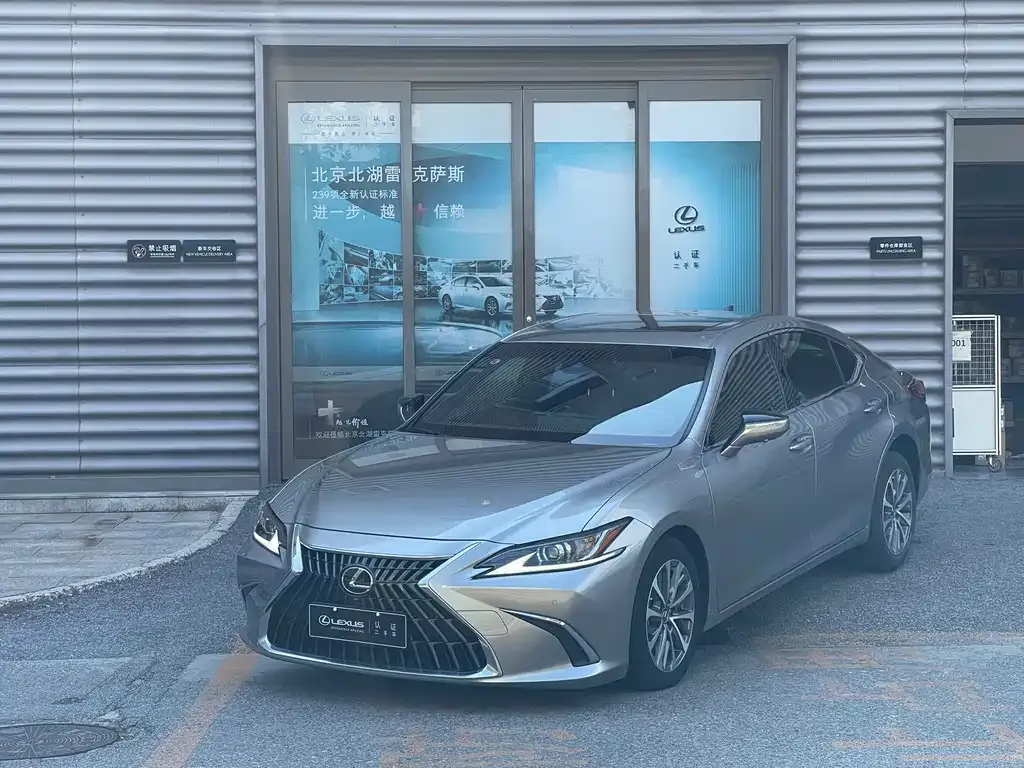 Lexus ES — фото 1