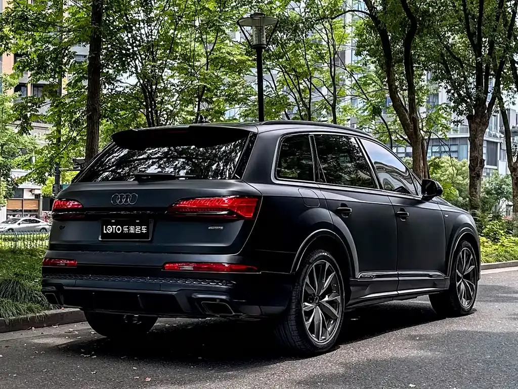 Audi Q7 — фото 10