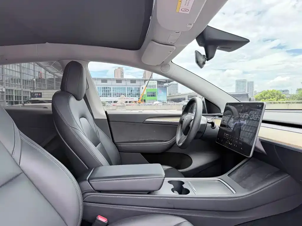 Tesla Model Y — фото 4