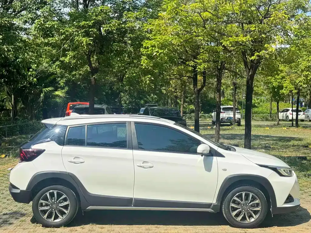 Toyota Yaris L — фото 7