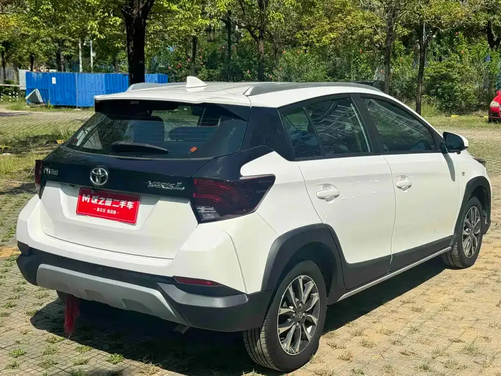 Toyota Yaris L — фото 10