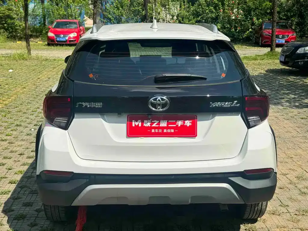 Toyota Yaris L — фото 4