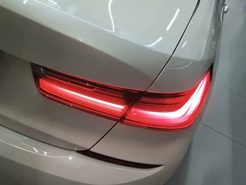 BMW 3 Series 2022 из CN, фото 2