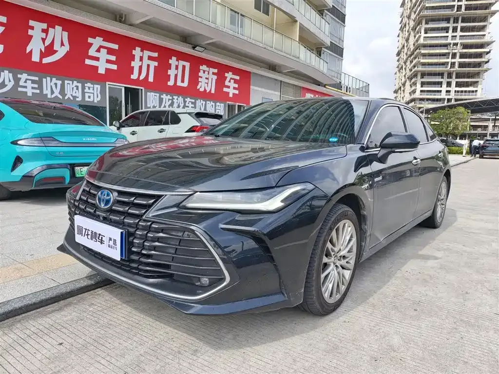 Toyota Avalon — фото 1