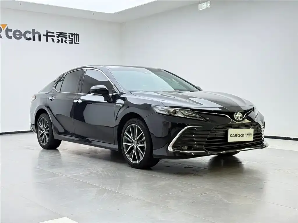 Toyota Camry — фото 5
