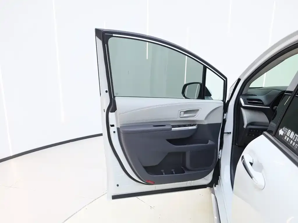 Toyota Granvia 2024 из CN, фото 10