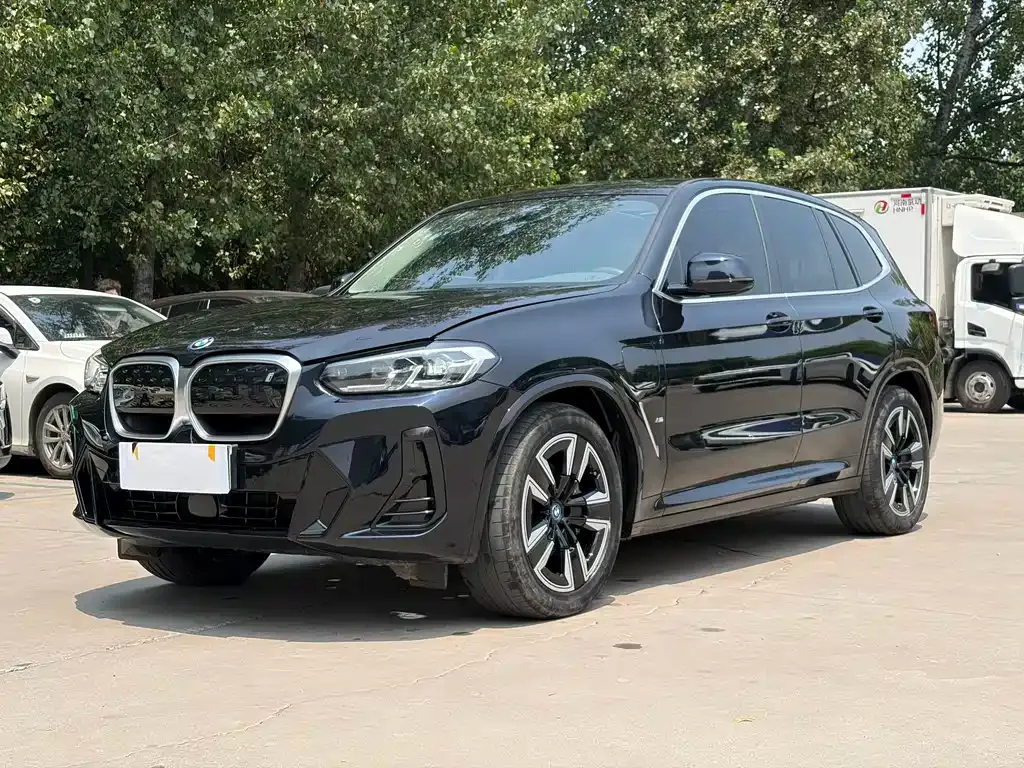 BMW iX3 — фото 1