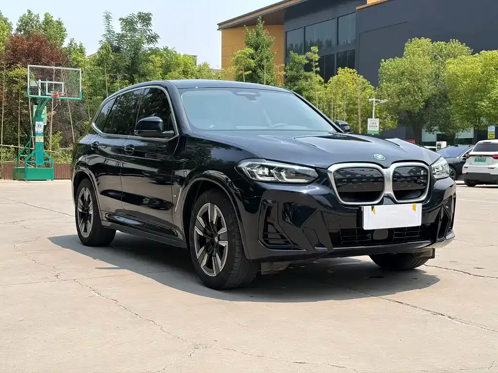 BMW iX3 — фото 10