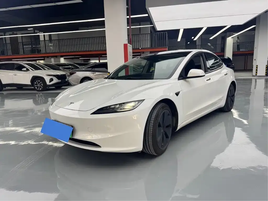 Tesla Model 3 — фото 1