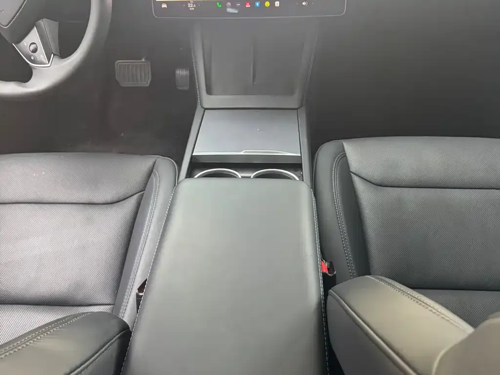 Tesla Model 3 — фото 10