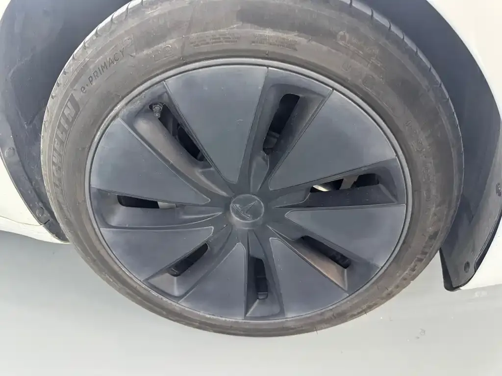 Tesla Model 3 — фото 6