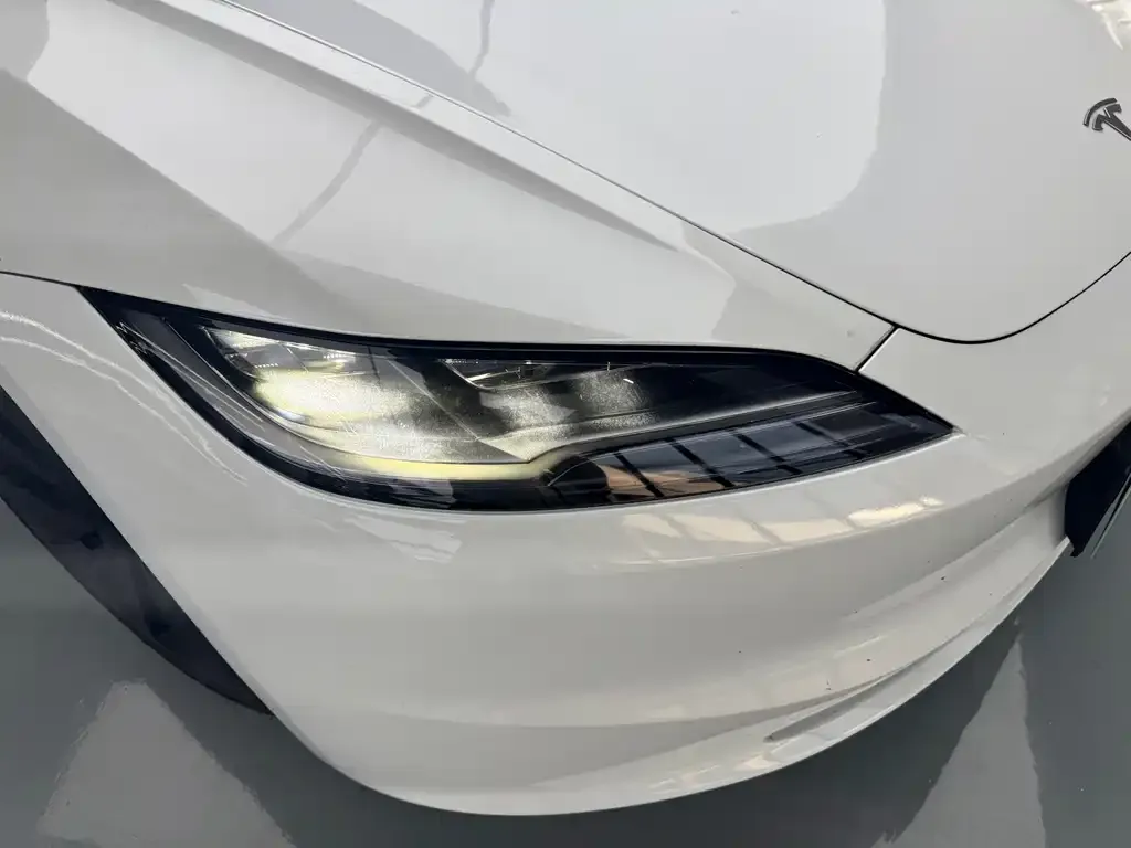 Tesla Model 3 — фото 2