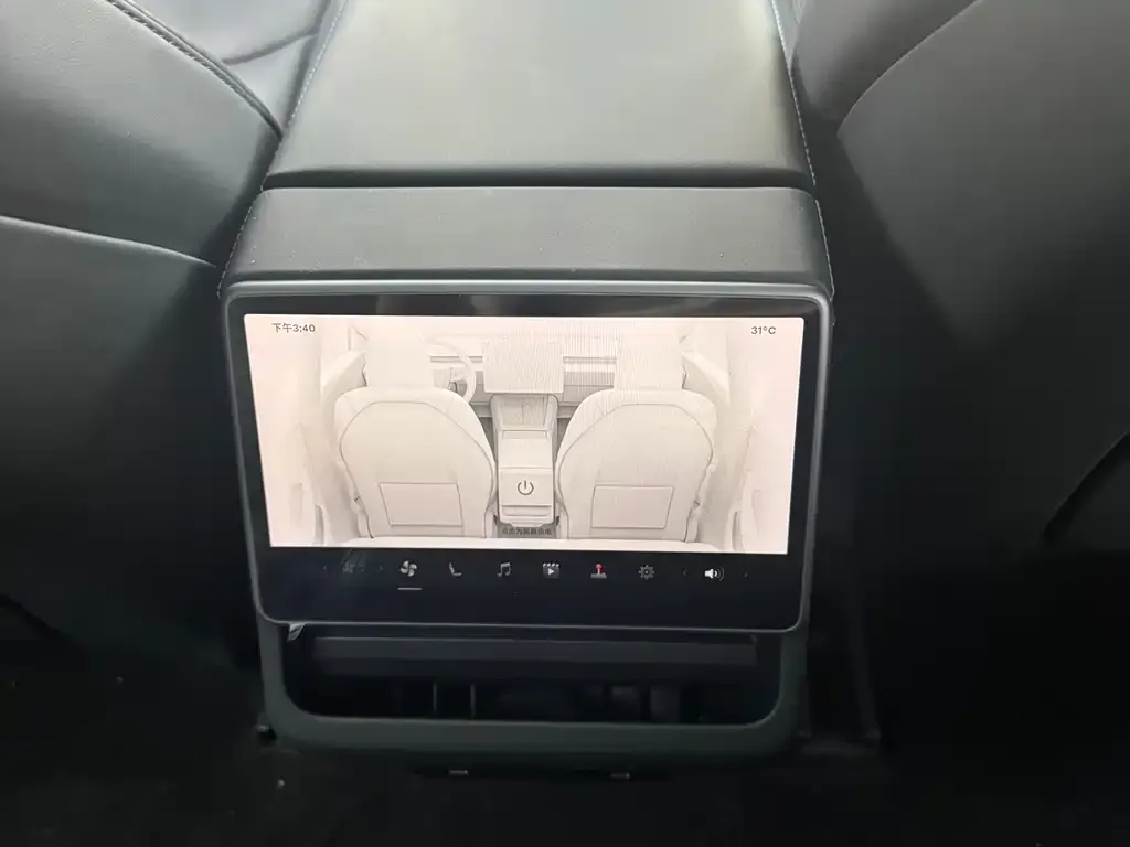 Tesla Model 3 — фото 3