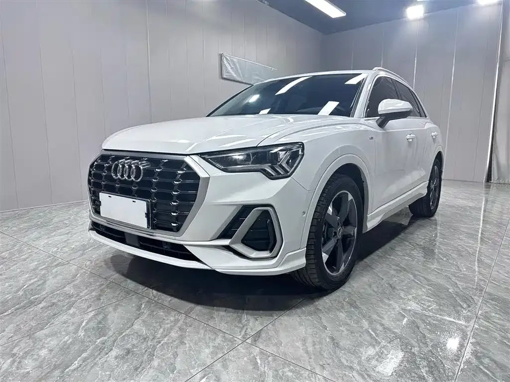 Audi Q3 — фото 1