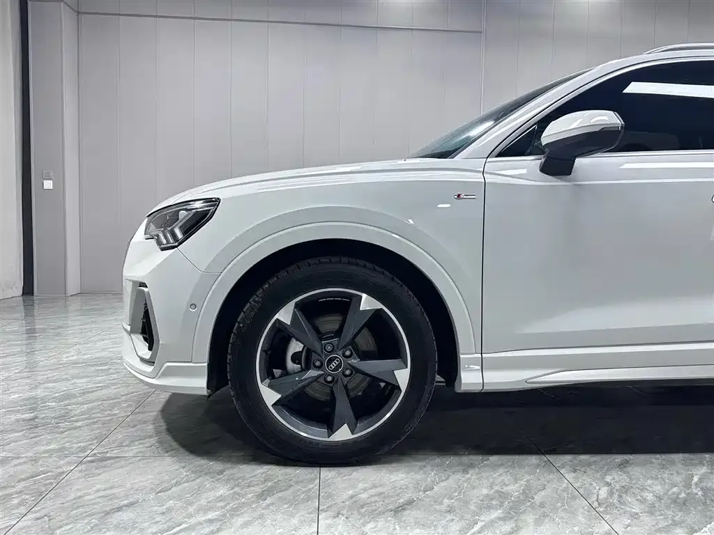 Audi Q3 — фото 6