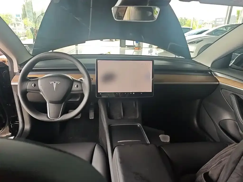 Tesla Model 3 — фото 7