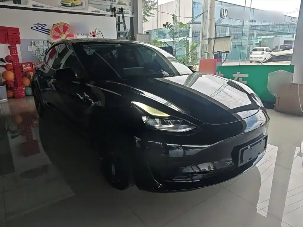 Tesla Model 3 — фото 2