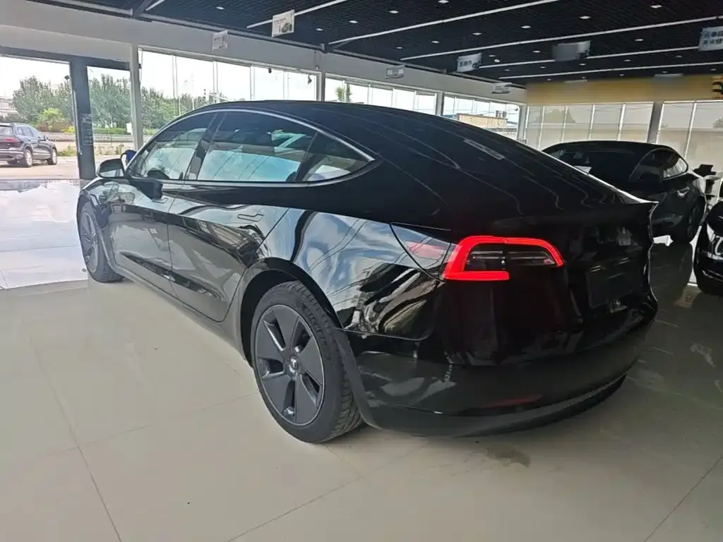 Tesla Model 3 — фото 8