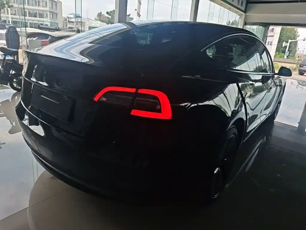 Tesla Model 3 — фото 4