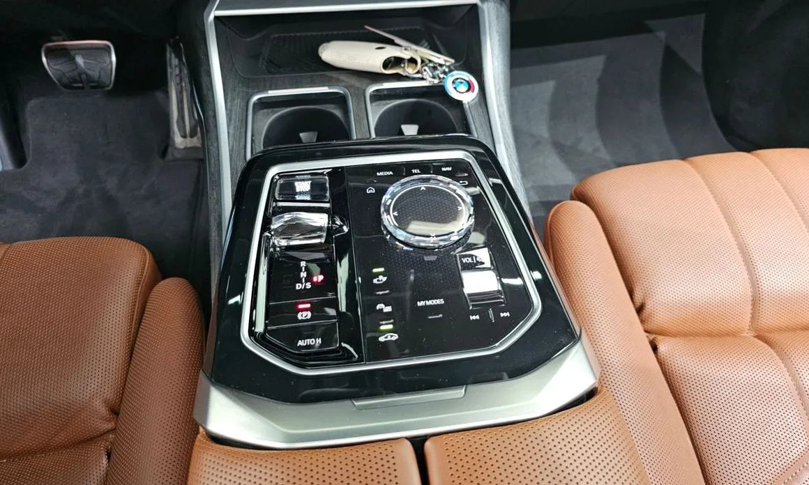 BMW 7-Series — фото 10