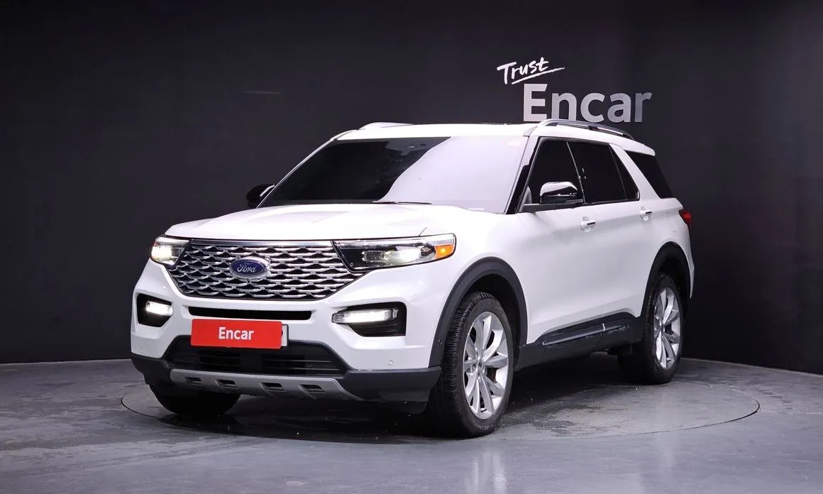 Ford Explorer — фото 1