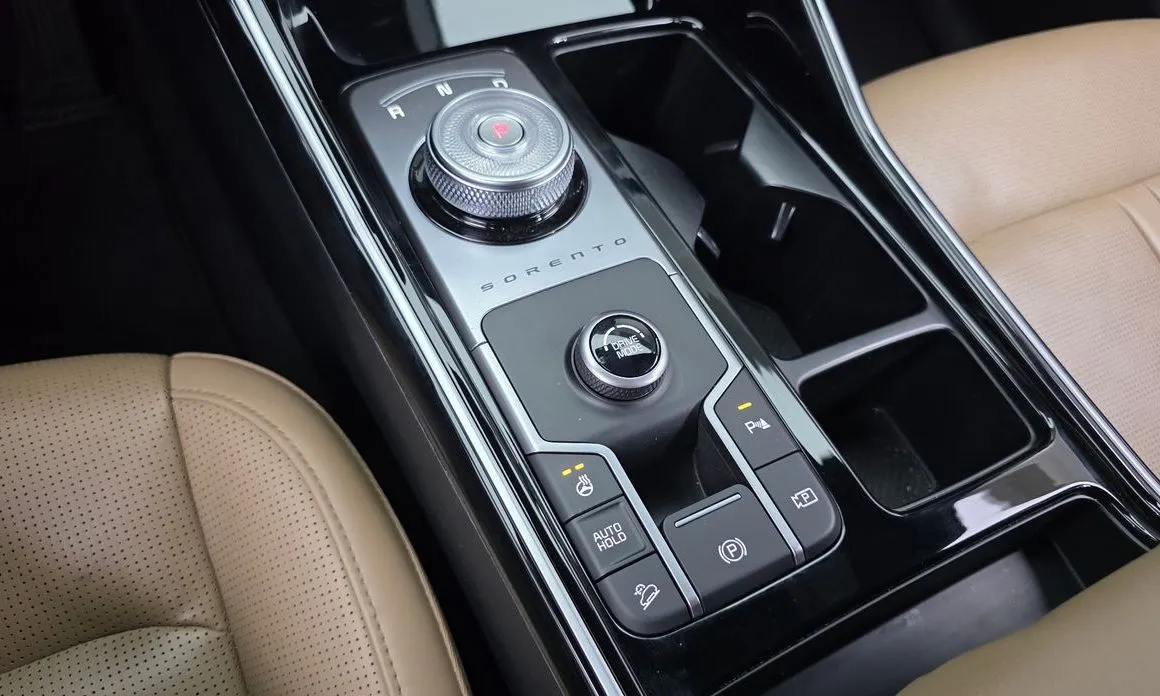 Kia Sorento — фото 9
