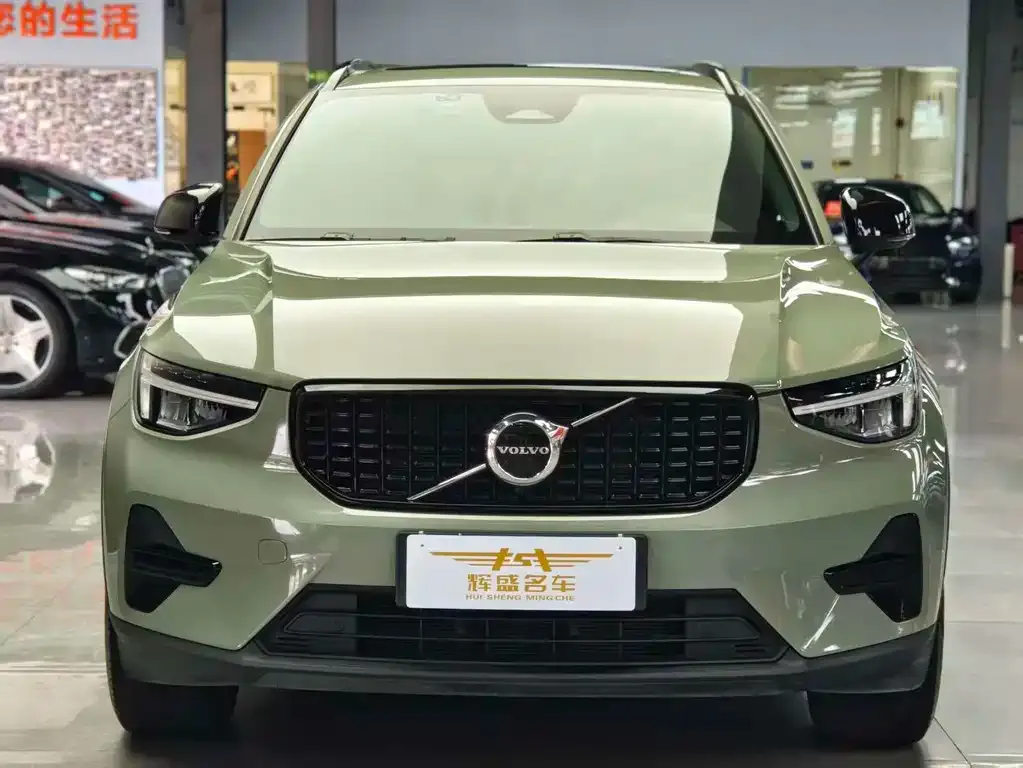 Volvo XC40 — фото 9