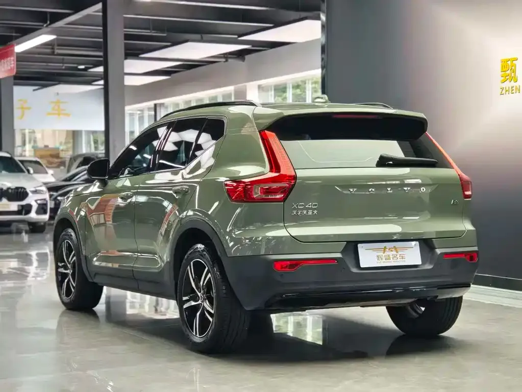 Volvo XC40 — фото 8