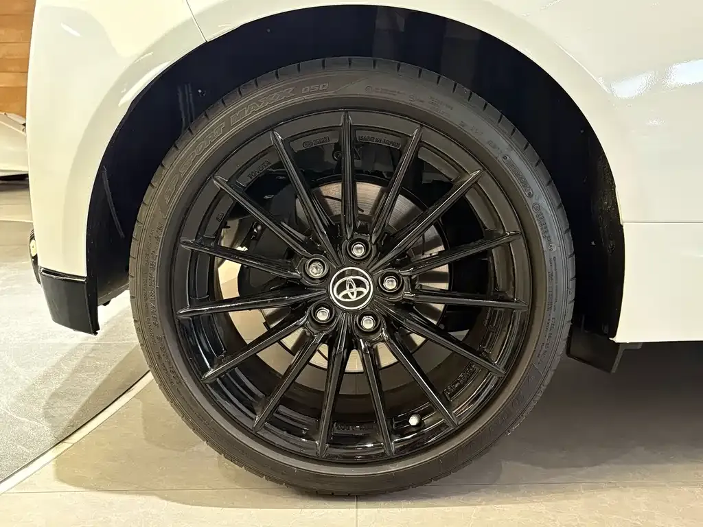 Toyota GR YARIS — фото 6