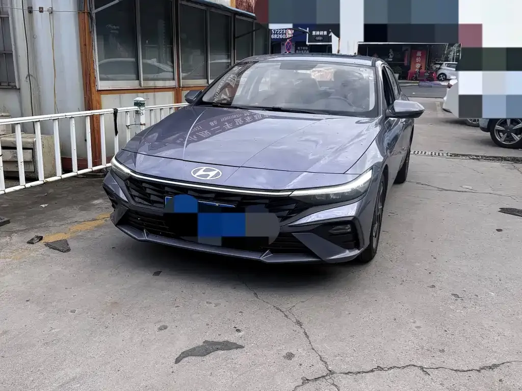Hyundai Elantra — фото 1