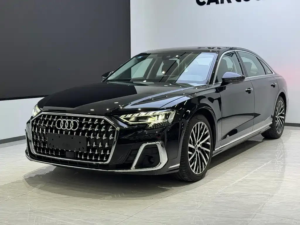 Audi A8 — фото 1