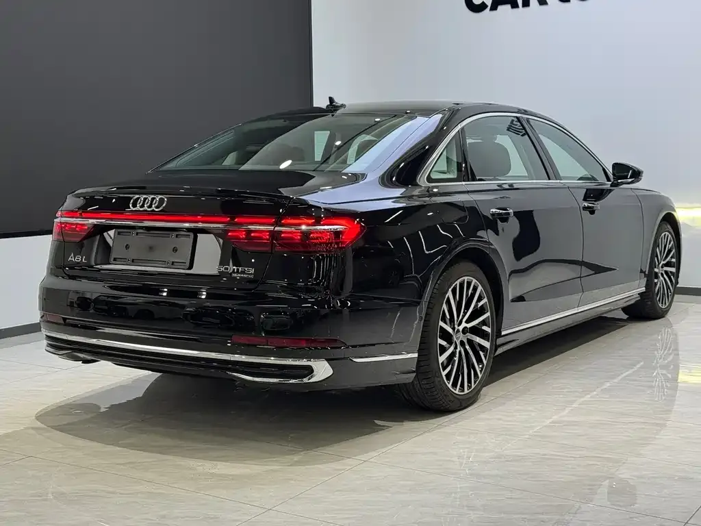 Audi A8 — фото 5