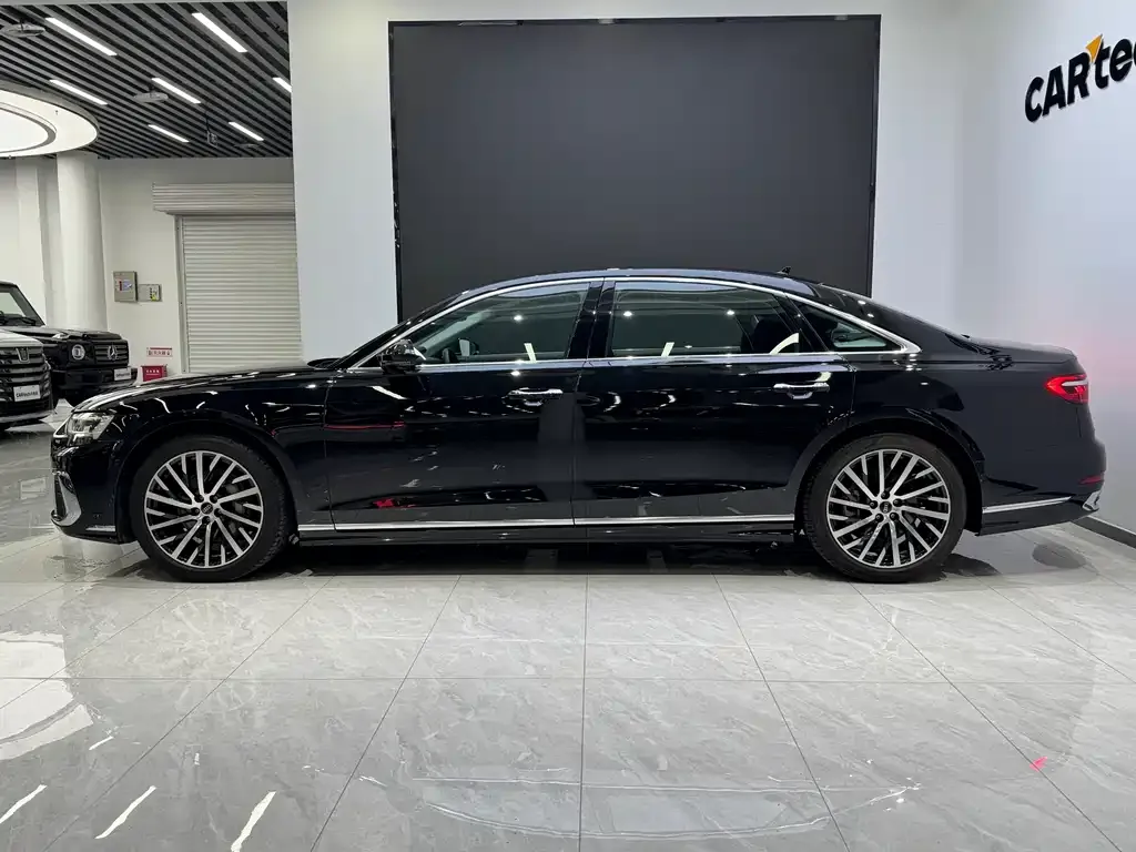 Audi A8 — фото 2